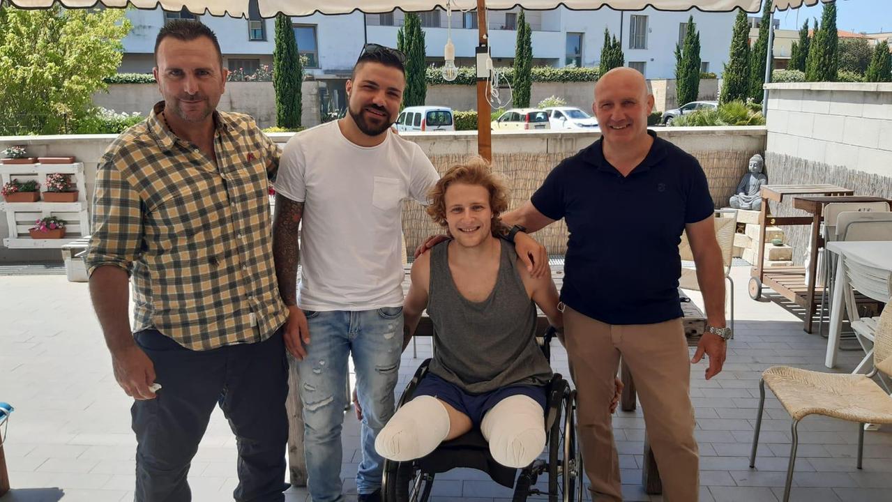Christian con i suoi "angeli custodi"