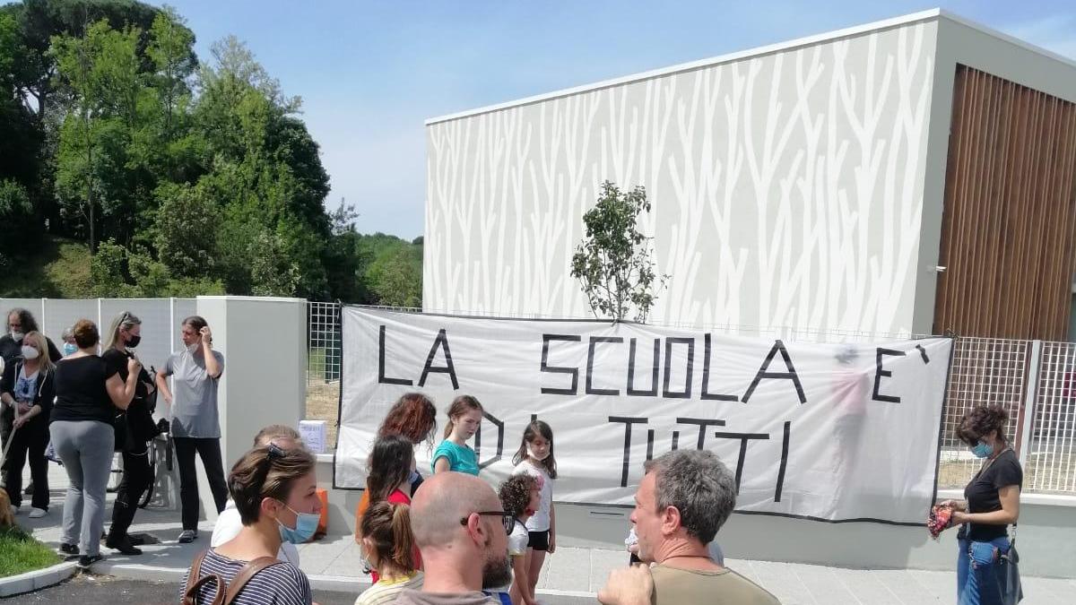 Caos iscrizioni a scuola, ora i genitori annunciano ricorso al Tar