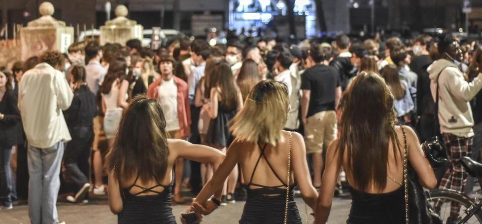 La movida dalla Venezia alla Terrazza: il divertimento prevale sul coprifuoco 