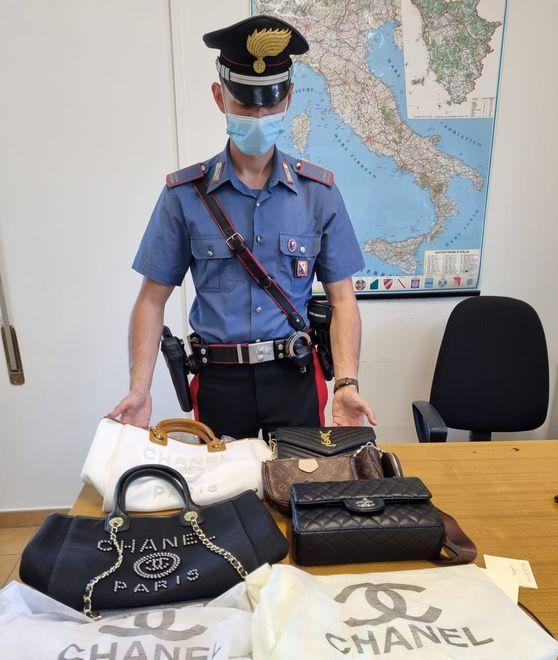 Griffe contraffatte, sequestri dei carabinieri