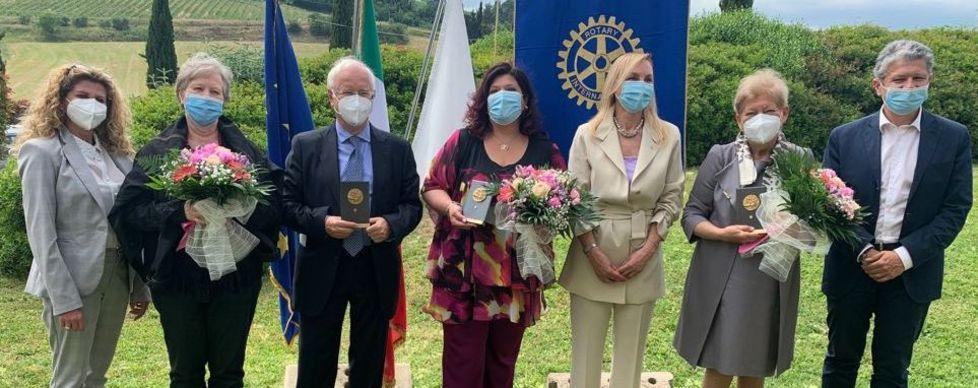 In prima linea accanto ai fragili Premiati tre professionisti