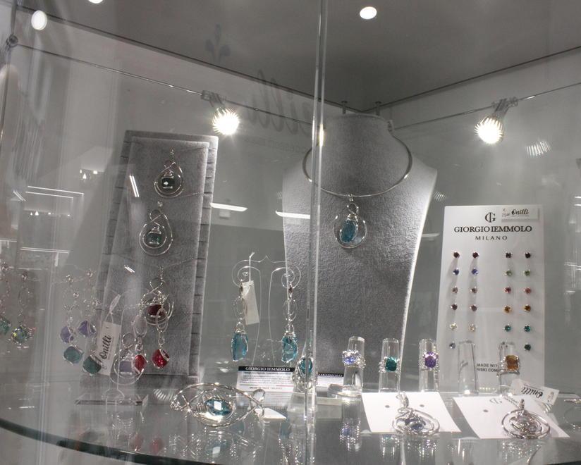 Bijoux e non solo in via degli Orafi nel nuovo negozio di Silvia e Davide 
