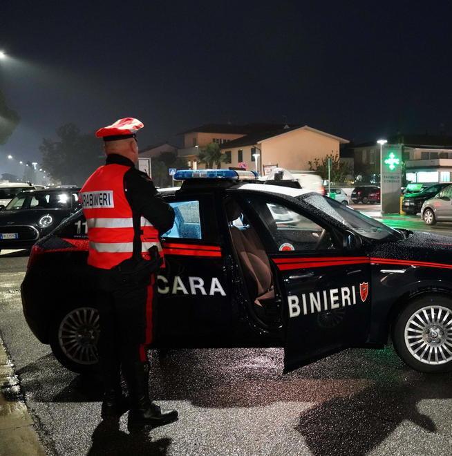 Duecento ragazzi in strada col coprifuoco: arrivano i carabinieri
