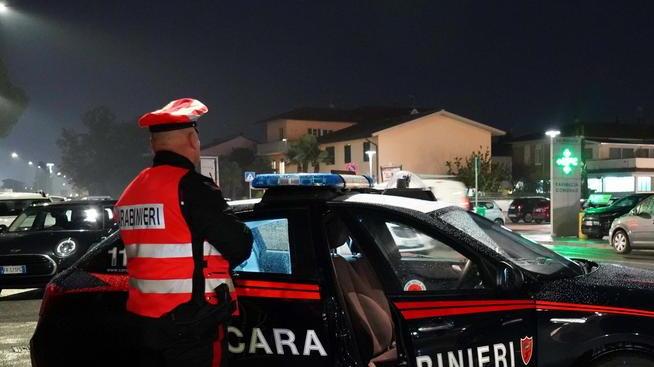 Duecento ragazzi in strada col coprifuoco: arrivano i carabinieri