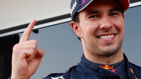 Vettel: «Vettura perfetta, sono al settimo cielo» Perez: «Dispiace per Max»