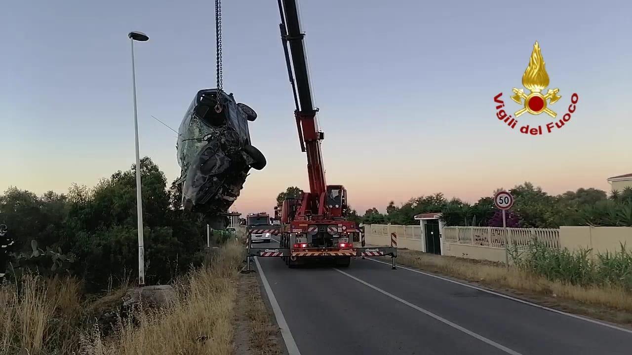 Quartu, con l'auto contro un lampione: quattro ventenni ricoverati in codice rosso