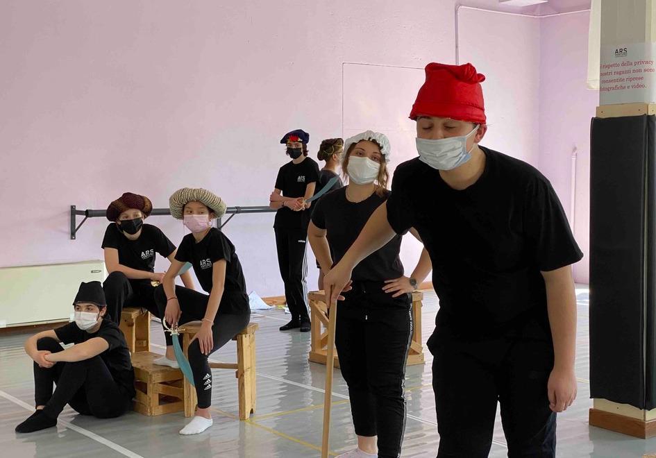 “Invisibili Mondi”: sul palcoscenico danza, teatro e arte sotto le stelle 