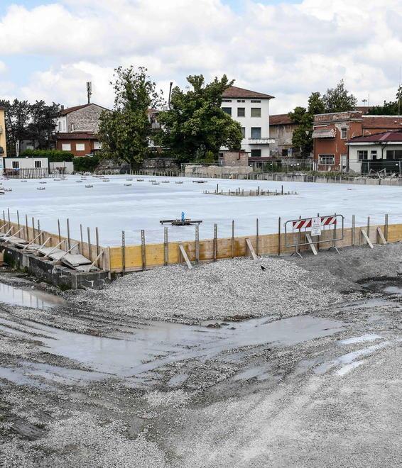 La protesta: «Stop a piazza e cemento» 