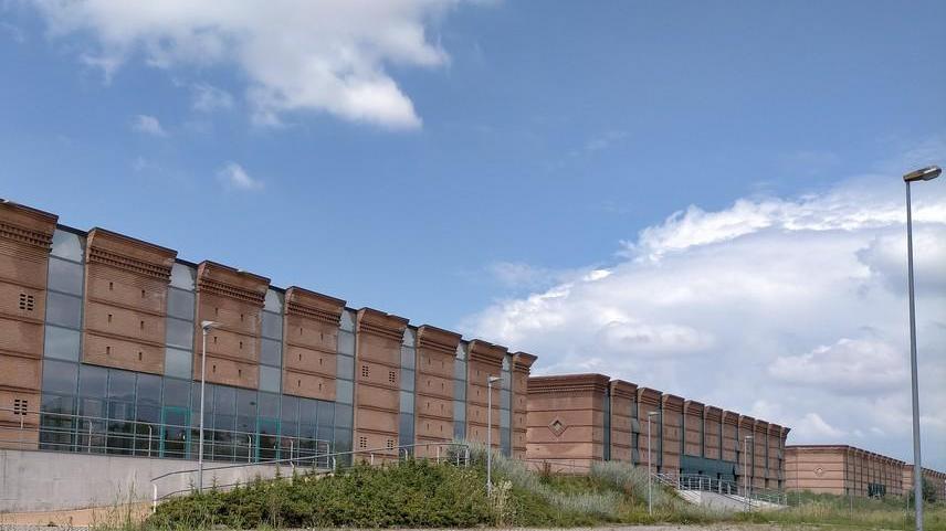 Gli edifici dell’area ex Tempesti visti dalla Provinciale Pratese: qui gli infissi sono già stati installati