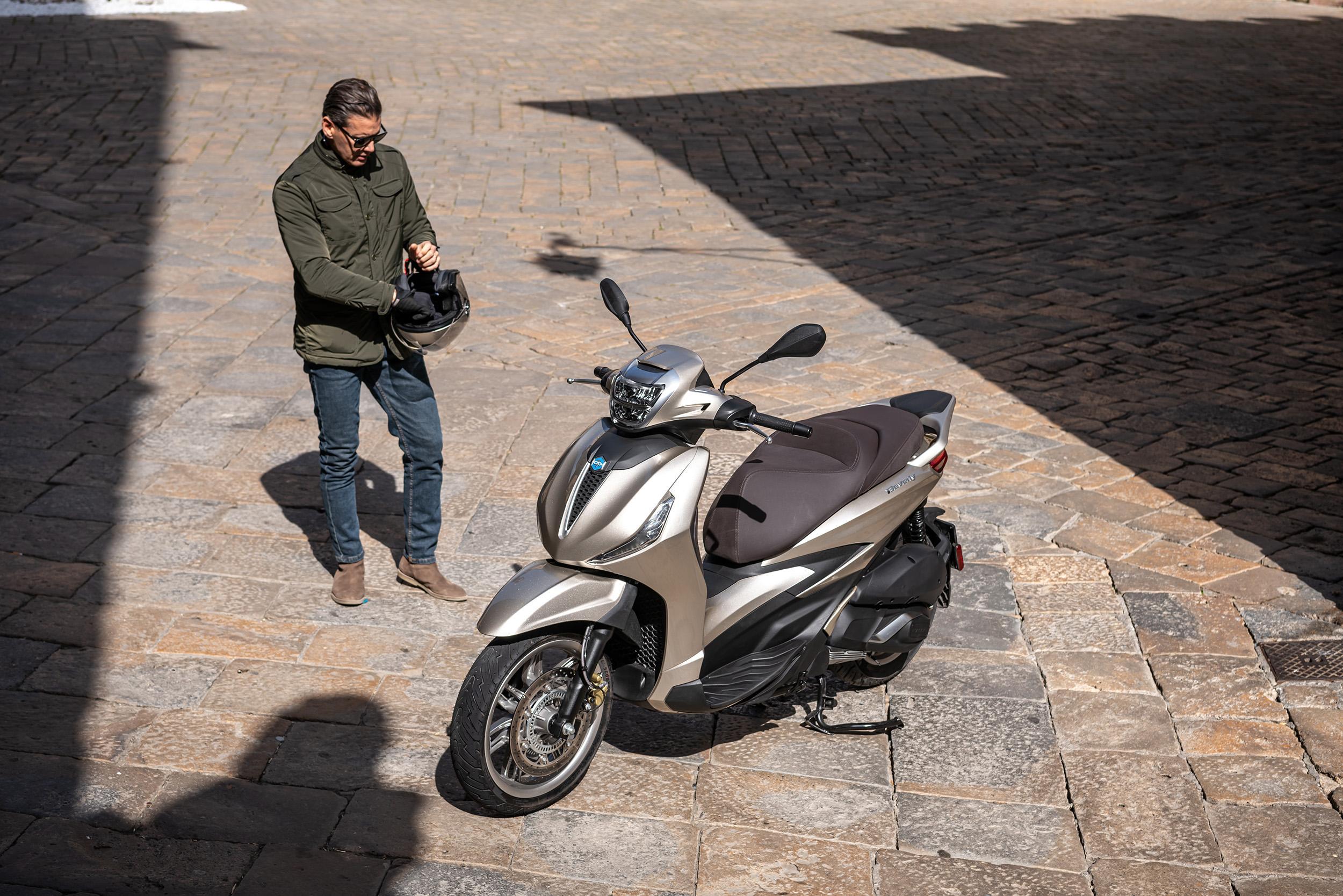Esce il nuovo Beverly e Piaggio lancia un'offerta sul mercato