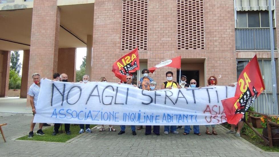 Allarme sfratti a Pisa, due blocchi in extremis