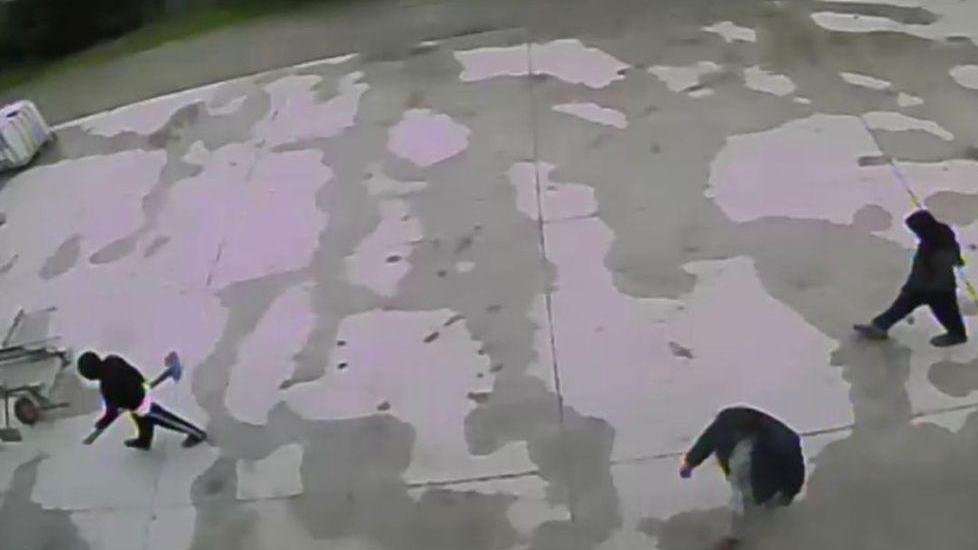 Il fratello di Samar: «Lo zio aveva la pala: volevo raggiungerlo ma mi cacciò via»