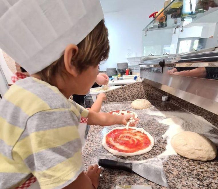 Mani in pasta, i bimbi all’esame da pizzaiolo 