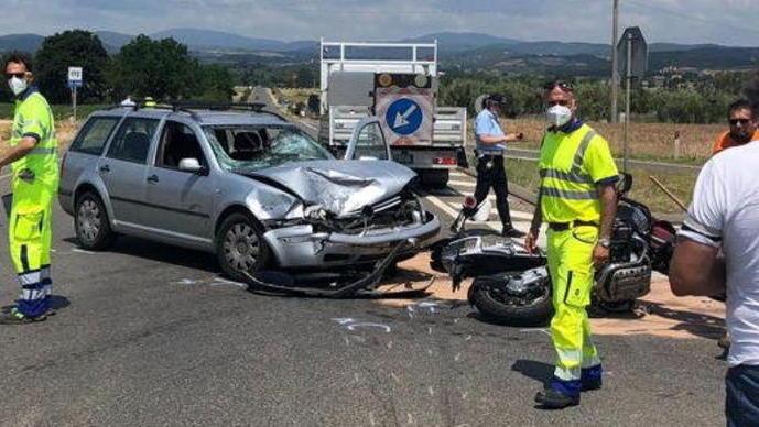 Scontro tra moto e auto Un uomo di 53 anni ricoverato alle Scotte