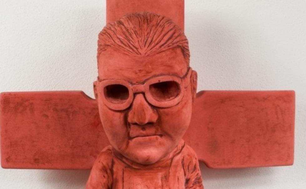 E il sacerdote crocefisso arriva alla kermesse “Torano notte e giorno”