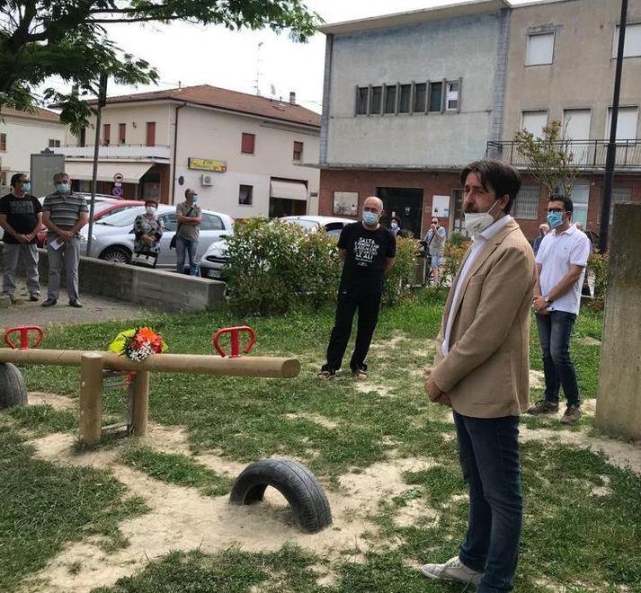 Un gioco nella piazzetta per ricordare “il gommista” 
