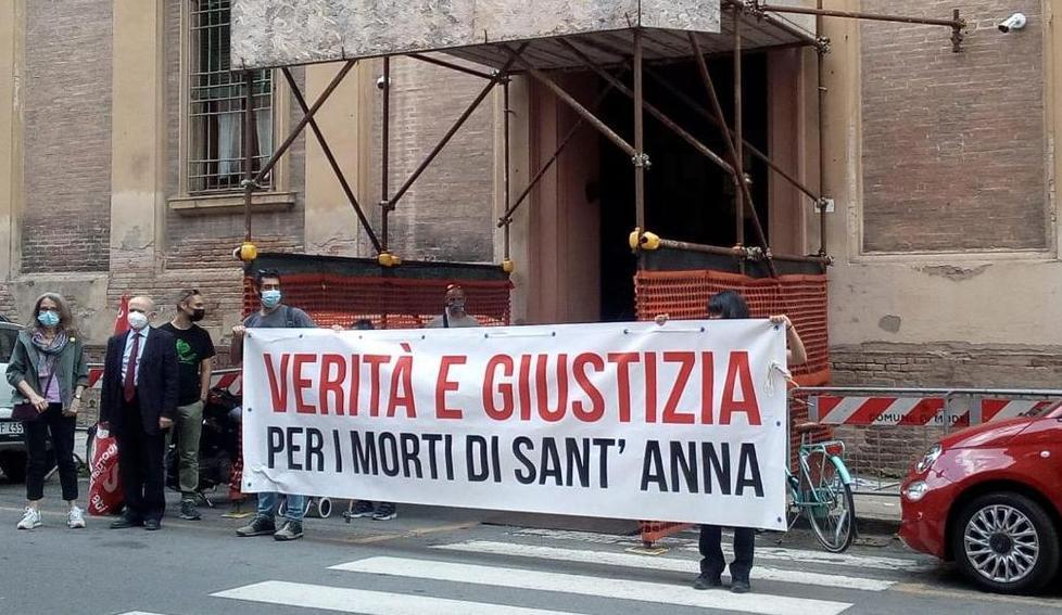 Il comitato al giudice: «Nove morti in carcere Chiediamo più indagini» 
