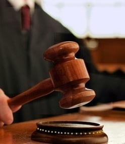 Ricatta la cugina per tenere nascosto il test di gravidanza