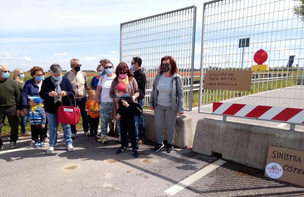 Ponte chiuso per lavori «Non ci arrendiamo e chiediamo soluzioni»