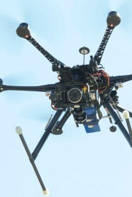 Gli studenti dell’Istituto Roth a lezione di droni