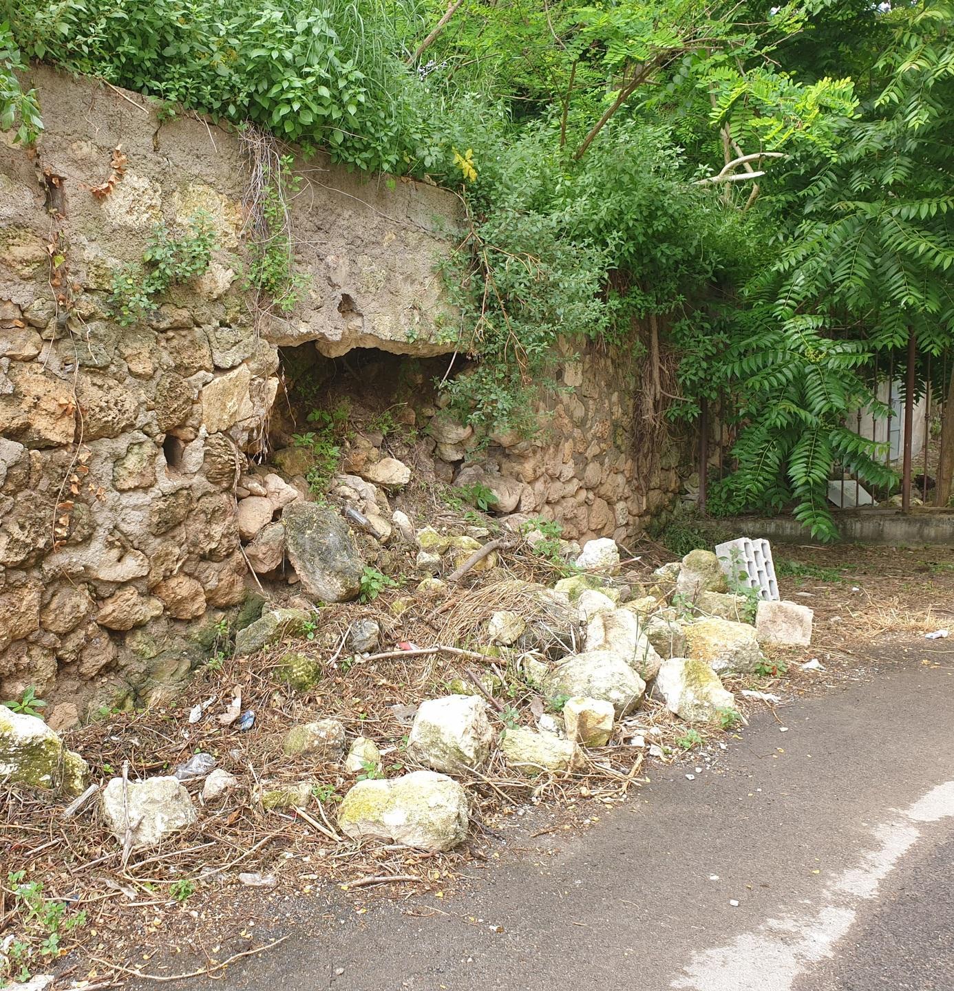 Crolla un muro di contenimento 