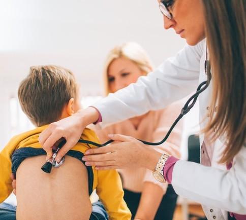 Arzachena, bimba con la febbre ma mancano pediatri e la guardia medica