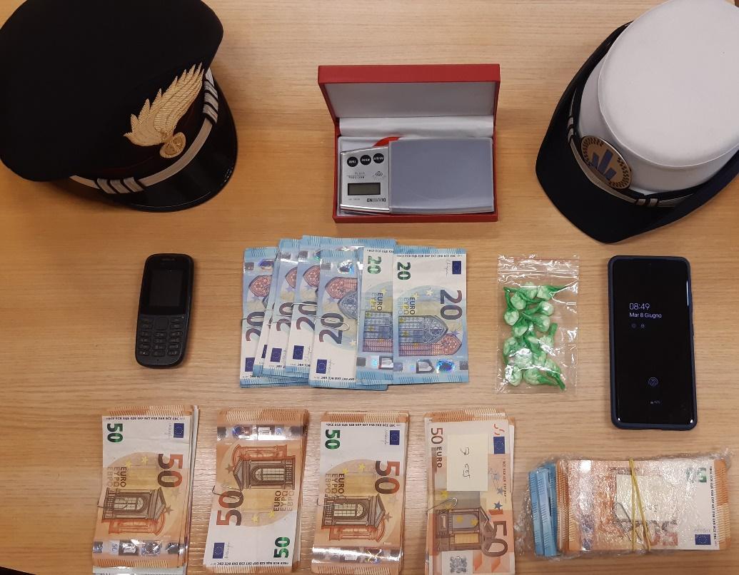 Modena. Carabinieri e polizia locale arrestano spacciatore 22enne