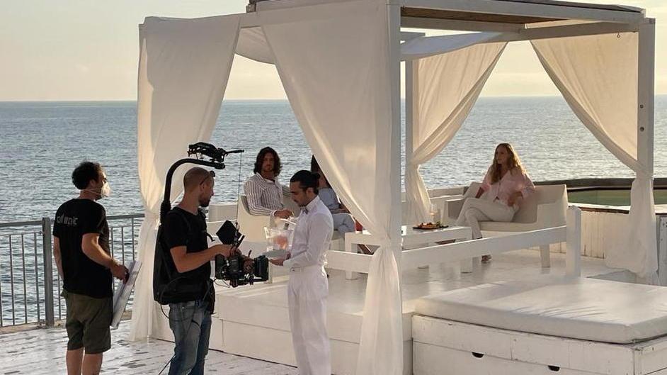 La terrazza di “Precisamente a Calafuria” trasformata in set per girare il video Frescobaldi