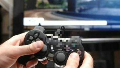 Compra una consolle playstation online e cade nella truffa