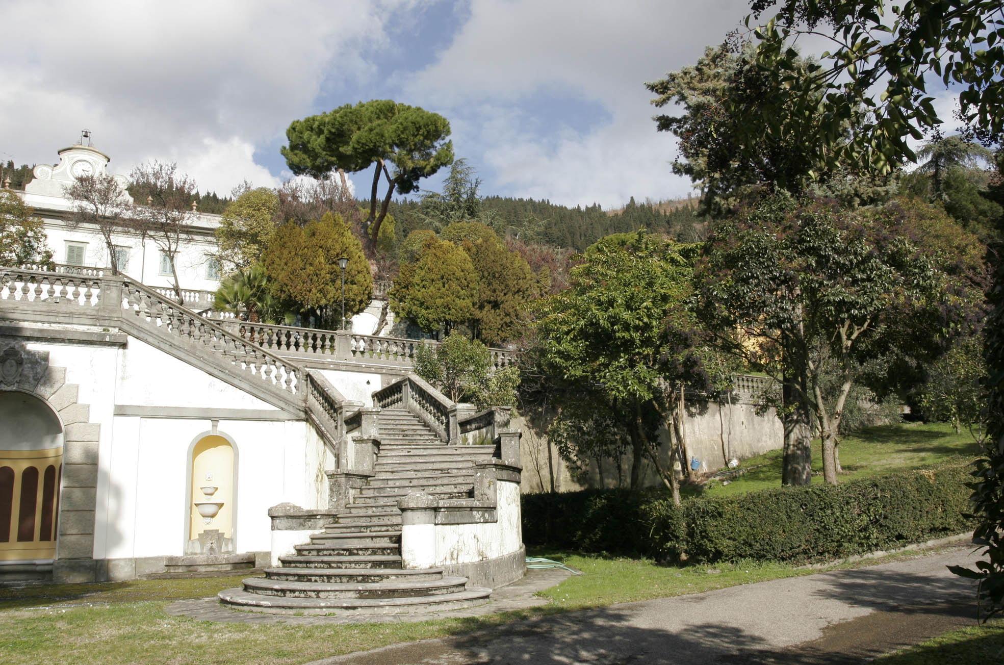 L'ex albergo Santa Cristina sulle colline di Prato