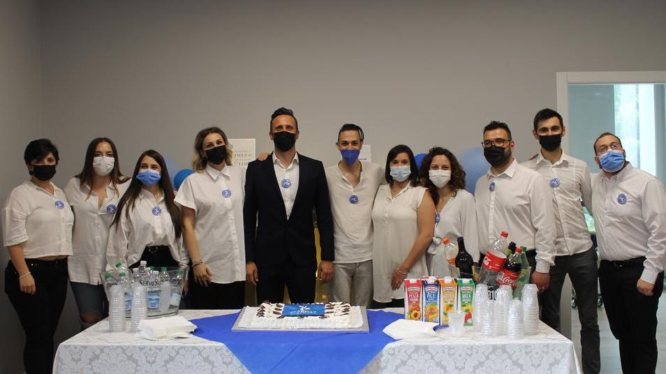 Elvis Abbruscato campione di solidarietà con l’associazione “Granello di Senape”