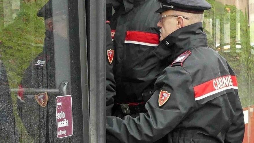 Risse, ubriachi, viaggi a scrocco Tiemme chiama i carabinieri