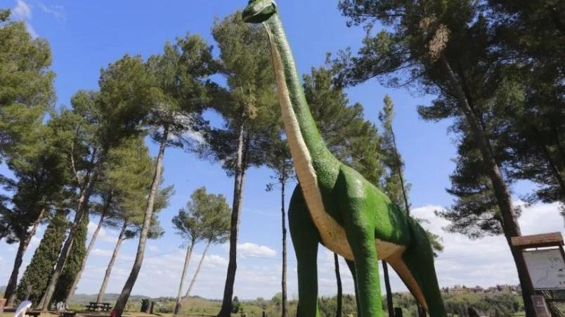 A spasso tra i dinosauri: il parco riapre dopo cinque mesi di stop