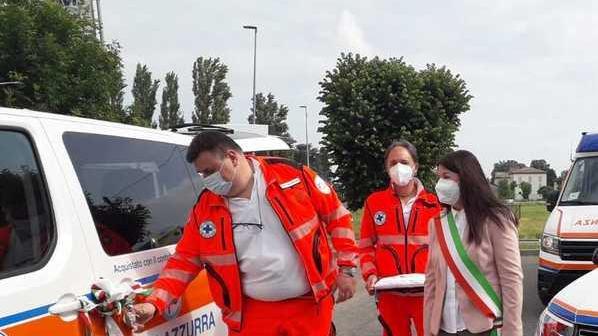 Comprato con il 5 per mille il pulmino della Croce Azzurra