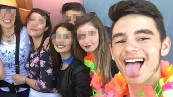 Minuto di silenzio per ricordare Mirko
