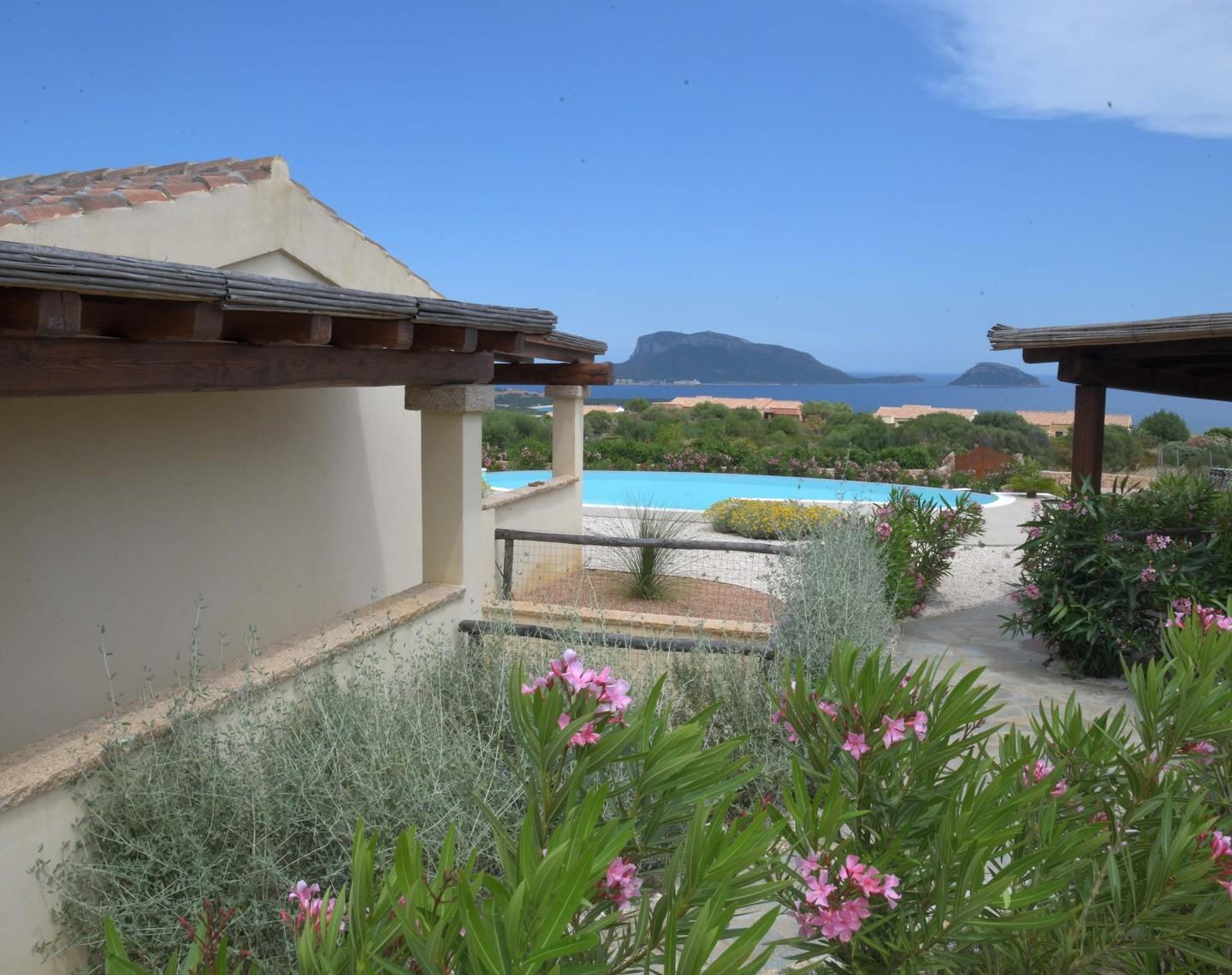 Sequestrate 11 ville con piscina 