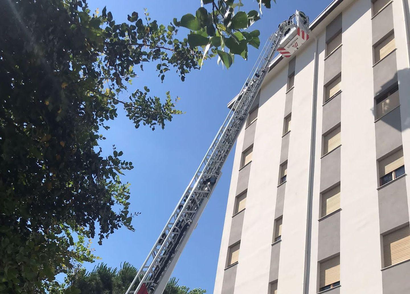 Maltempo, danni al grattacielo dell’Area 