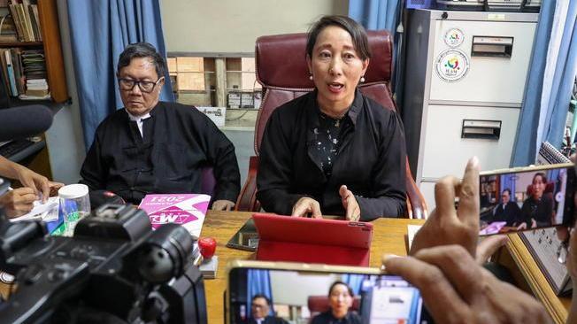 Birmania: Suu Kyi di nuovo accusata di corruzione