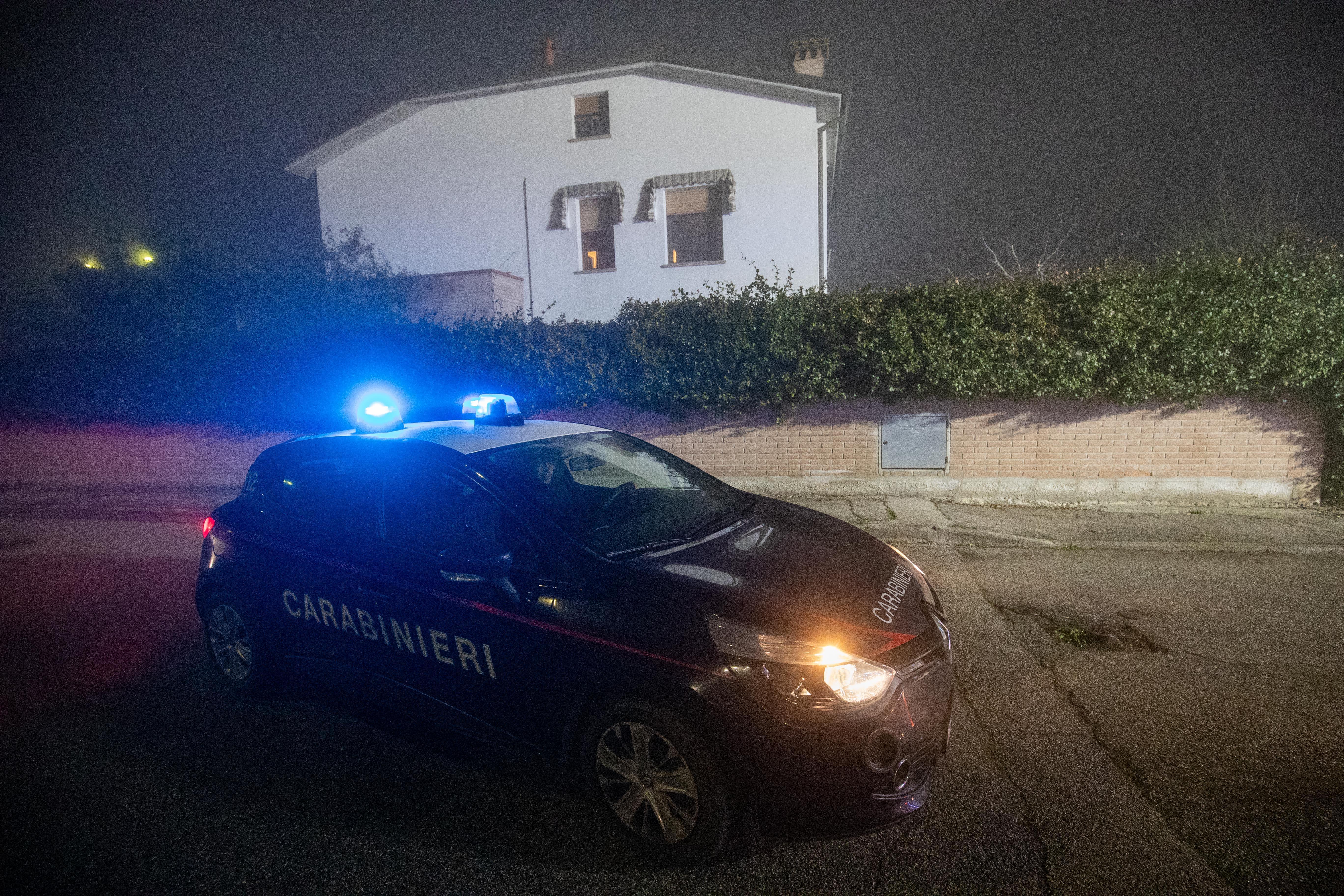 Una pattuglia dei carabinieri (foto d'archivio)