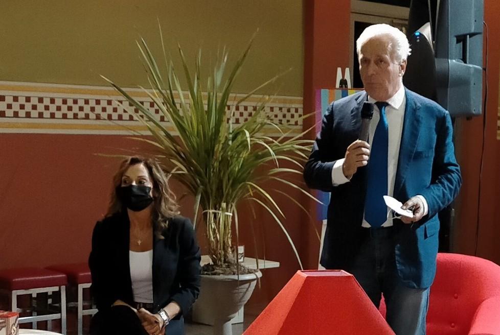 Lisa Innocenti ed Eugenio Giani durante l’iniziativa organizzata venerdì da Italia Viva e Azione Pistoia