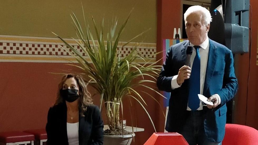 Lisa Innocenti ed Eugenio Giani durante l’iniziativa organizzata venerdì da Italia Viva e Azione Pistoia