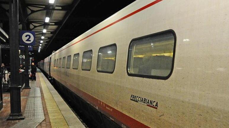 Un Frecciabianca di Trenitalia fermo in stazione