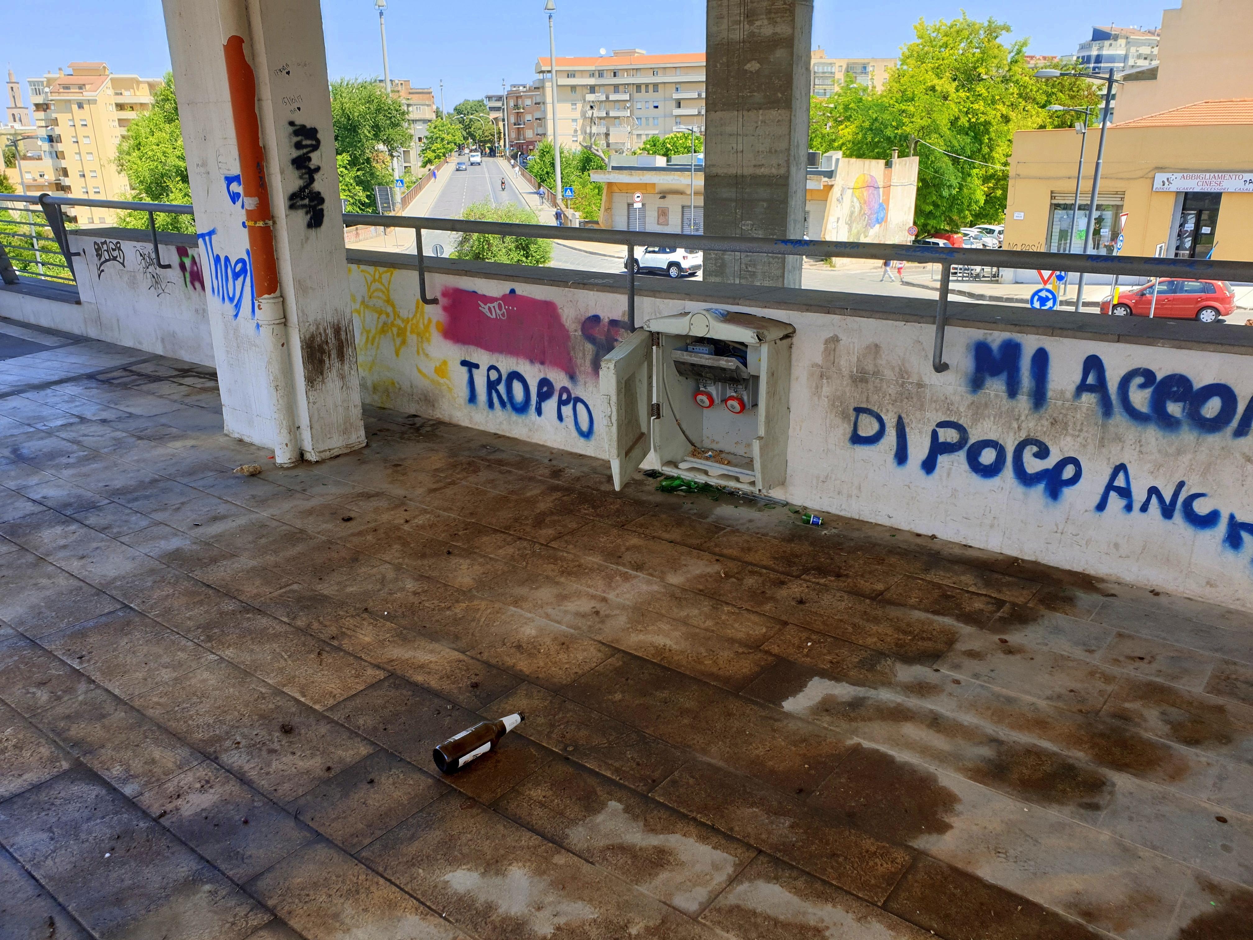 Sassari, ordinanza antidegrado: il sindaco vieta il consumo di alcolici per strada e nelle piazze 