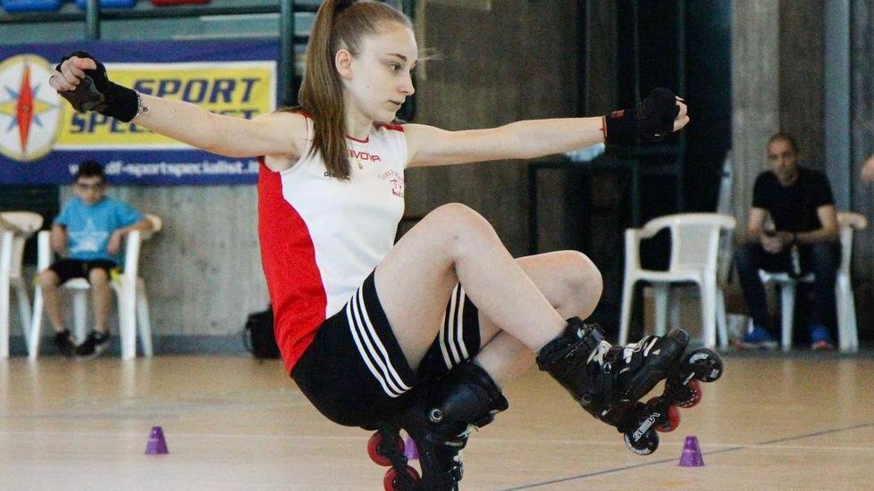 La giovanissima Chiara Bechelli del Roller club in gara a Riccione per i campionati nazionali