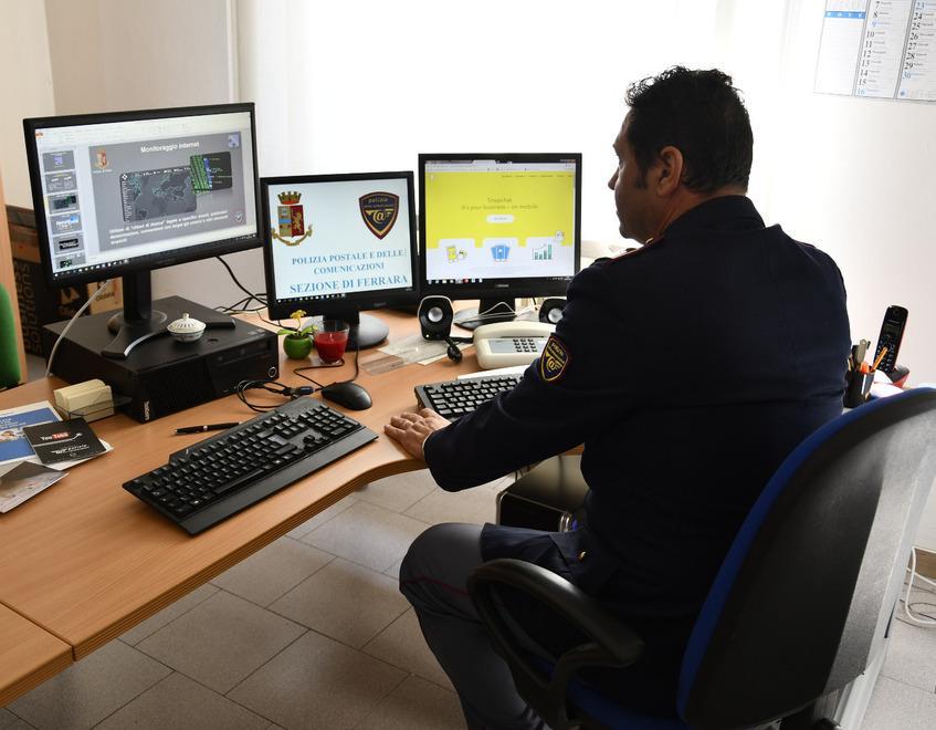 Filma l’ex fidanzata durante un rapporto e pubblica il video sui social network 