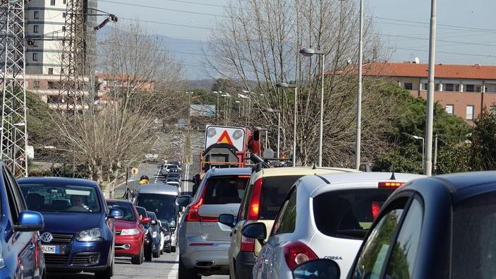 Divieto di transito fino alle 18 in via degli Acquedotti