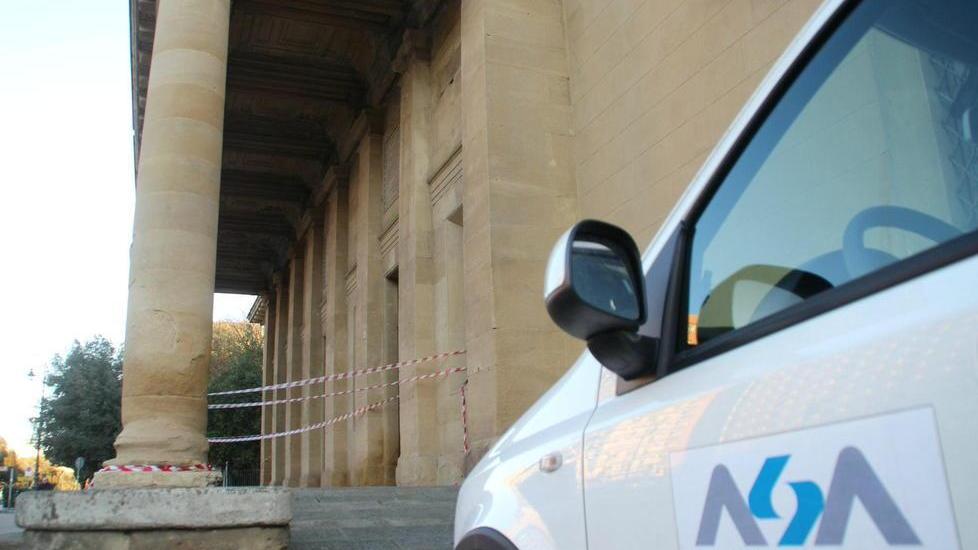Scivola sui tubi dell’acqua operaio Asa ferito al piede
