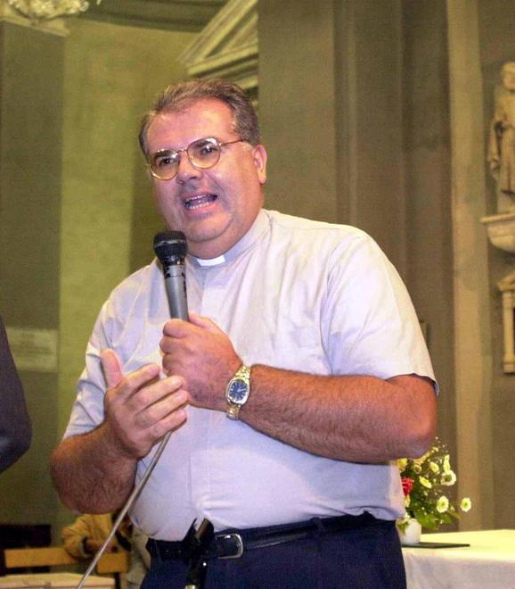 Il testimone: buste piene di soldi per don Euro 
