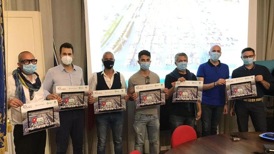 Il giro tra i banchi del mercato si fa anche da pc o cellulare