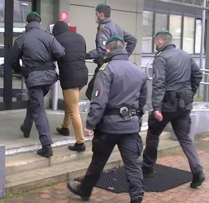 Frodi fiscali, 5 arresti e sette milioni sequestrati 